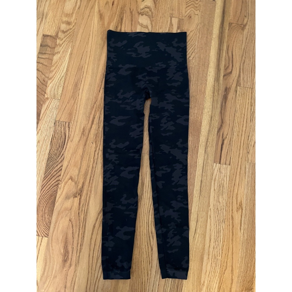 Spanx Womens Medium Camo Leggings Green Pull on SLIMMING Pants